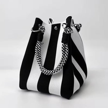 👜✨ LIMITED-TIME 50% KORTING! Stop met het slepen van saaie tassen! Deze handgemaakte boho bucket bag met 8+ kleuren is licht, uniek, en maakt élke zomeroutfit af.