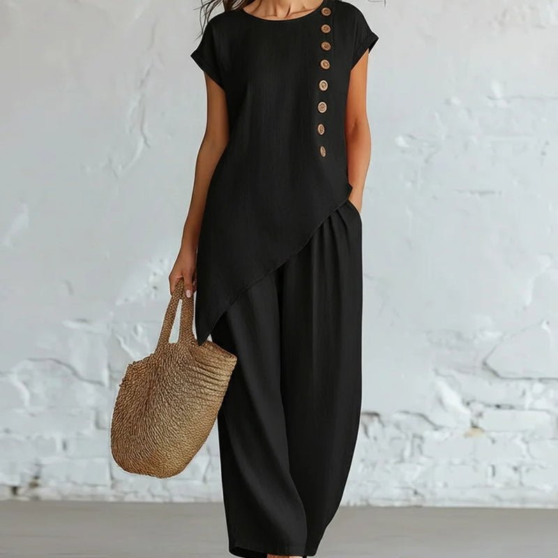 Damesset bestaande uit een top en een broek met asymmetrische zoom, 2-delig